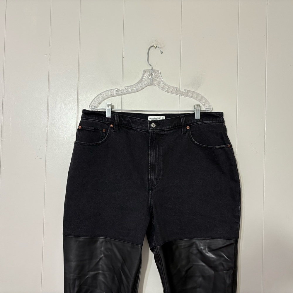 Abercrombie & Fitch The 90’s Straight Ultra High Rise Jeans Black Leather 34/18 - Picture 6 of 9